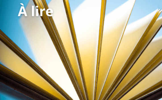 Vignette avec la mention : À lire. Photo d'un livre ouvert.