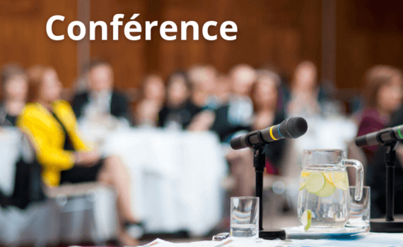 Vignette avec la mention : Conférence et la photo d'une salle de conférence avec du public.