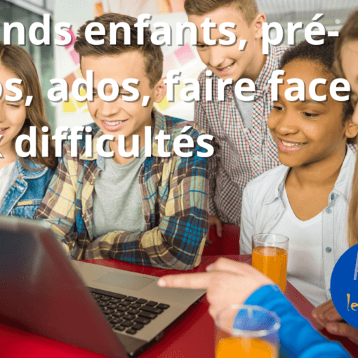 Groupe de jeunes ados devant un ordinateur portable.